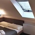 Hotel Bunkr - Modry Dum Karlštejn