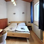 Hotel Bunkr - Modry Dum