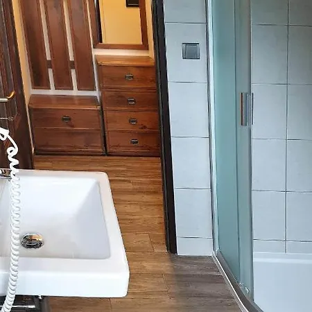 Hotel Bunkr - Modry Dum 4*