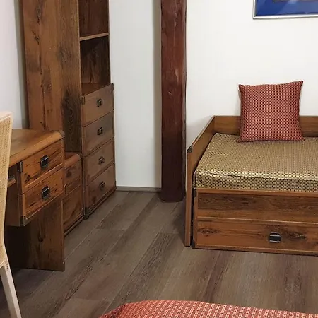 Hotel Bunkr - Modry Dum 4*