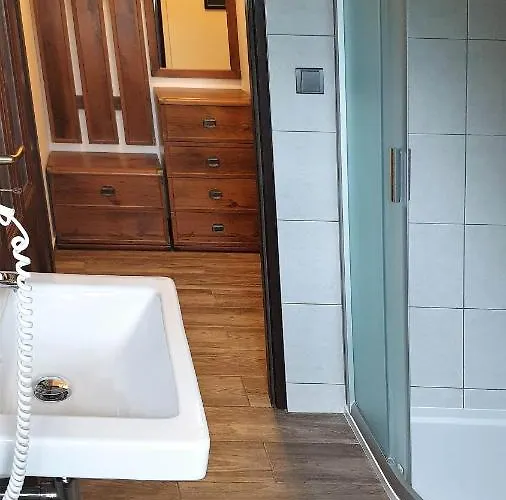 Hotel Bunkr - Modry Dum 4*