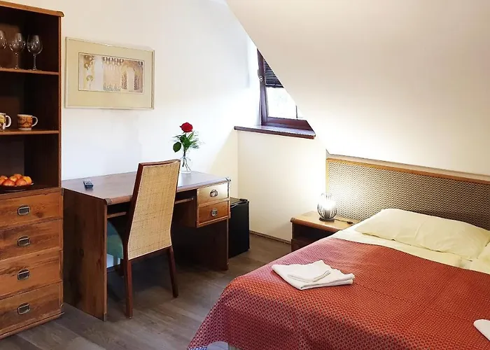 Hotel Bunkr - Modry Dum Karlštejn