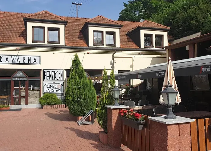 Bunkr - Modry Dum Hotel Karlštejn