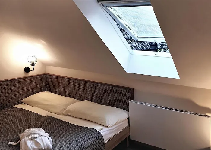 Hotel Bunkr - Modry Dum Karlštejn